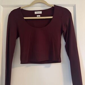 Aritzia Babaton Women's Burgundy Long Sleeve Top